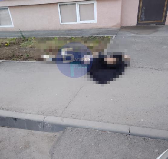 Под Ростовом 23-летний парень выпал с высоты 10 этажа и разбился насмерть