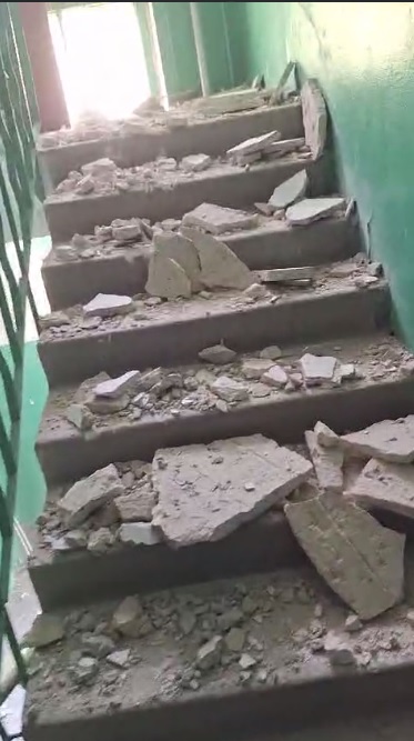 Ростовскую пятиэтажку на Ларина, где рухнул потолок в подъезде, не признали аварийной 