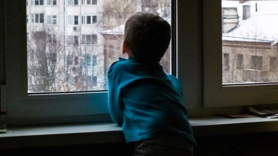 Прокуратура внесла представление губернатору о нарушениях жилищных прав детей-сирот в Ростовской области 