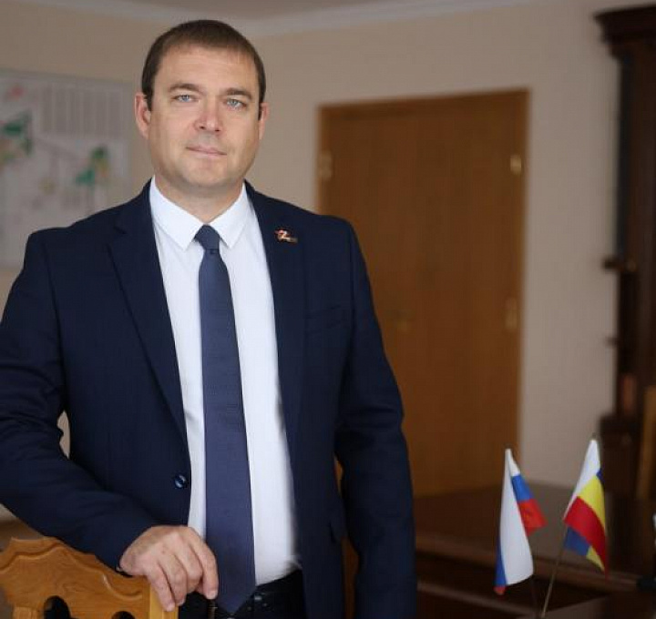 Глава администрации города Гуково дострочено ушел в отставку 