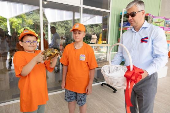 Алексей Логвиненко в День России открыл Дом юннатов в ростовском зоопарке